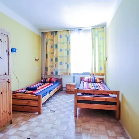 Double Room In Huetteldorfer Strasse Area