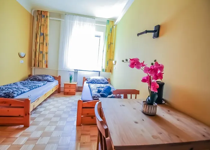Double In Huetteldorfer Strasse Area * Βιέννη